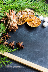 Obraz na płótnie Canvas Christmas spices and fir tree
