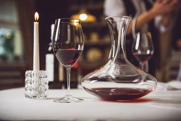 Crédence de cuisine en verre imprimé Vin Échantillon de service de vin rouge