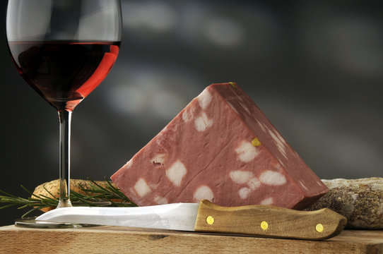 Mortadella Мортаделла モルタデッラ Mortadelle مرتديلا Mortadela 意式肉腸 מורטדלה Մորտադելա Murtad&egrave;la Murtarella Bologna