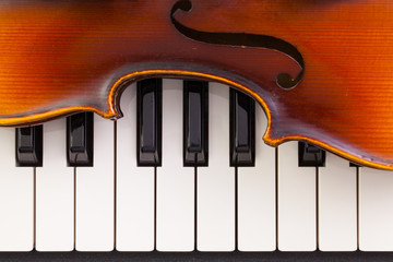 Old violin lying on the piano