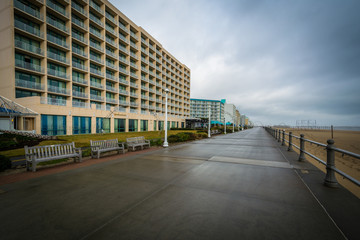 Obraz na płótnie Canvas The boardwalk and highrise hotels in Virginia Beach, Virginia.