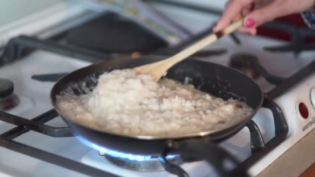 women cooking pasta, video time lapse