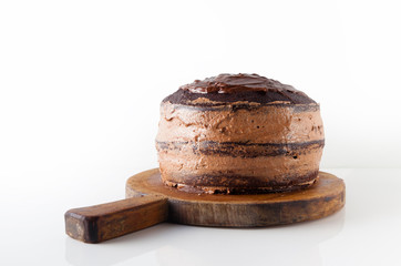 step by step coating a cake with cream of the walnut and Chocola