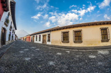 Fototapeta na wymiar Calle del Arco de Santa Catalina, Antigua Guatemala