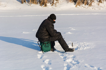 Fototapeta na wymiar Fishing on the river in the winter