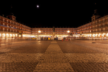 Fototapeta na wymiar Plaza Mayor in Madrid, Spain at night 