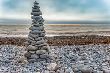Steinpyramide am Strand