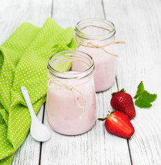yogurt with fresh strawberries