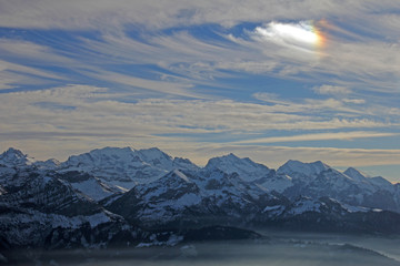 Fototapeta na wymiar alpenkette vom niederhorn, schweiz 