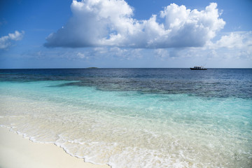 モルディブ リゾート 海辺 波 海外旅行