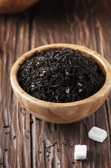 Raw tea and white sugar on the wooden table