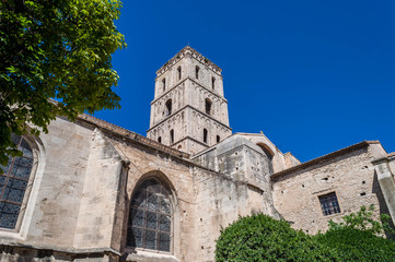 Fototapeta na wymiar Cloître Saint-Trophime à Arles