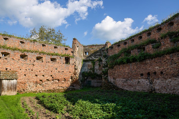 Fototapeta na wymiar Ruiny zamku w Slimnic, Rumunia