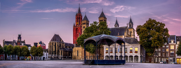 Fototapeta na wymiar Panorama Vrijthof Maastricht