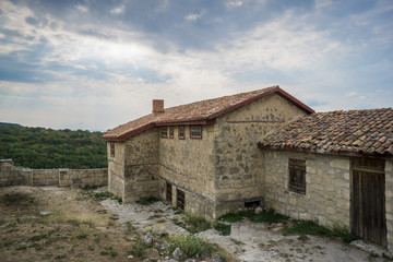 Fototapeta na wymiar Old stone houses of the medieval town Chufut-Kale in the mountains