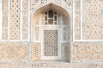 Stoff pro Meter Detail der Dekoration an der Wand des Grabes von Itmad-Ud-Daulah, das als Jewel Box oder Baby Taj bezeichnet wird und sich in Agra, Uttar Pradesh, Indien befindet. © arthit  k.