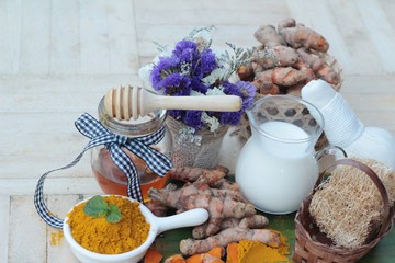 Turmeric powder with honey and milk for scrub.
