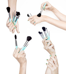 Collection de mains tenant des pinceaux de maquillage professionnels sur fond blanc
