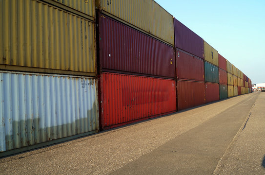 Container gestappelt