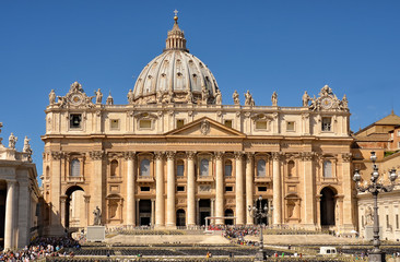 Fototapeta na wymiar St. Peter's Basilica, St. Peter's Square, Vatican City.
