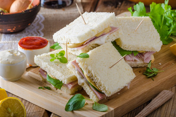 Bio sandwich with mayo, cheese and ham