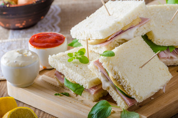 Bio sandwich with mayo, cheese and ham