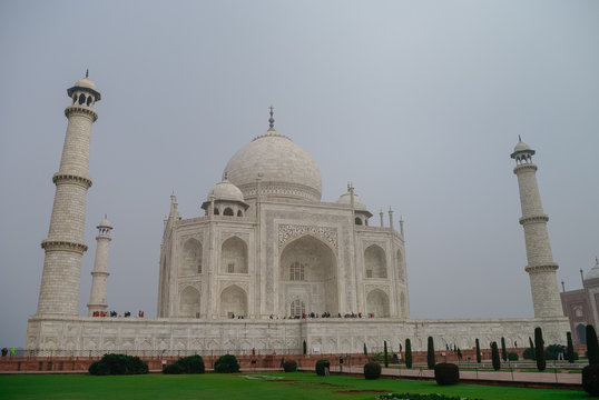 The Taj Mahal is an ivory-white marble mausoleum on the south bank of the Yamuna river in the Indian city of Agra, Uttar Pradesh. India