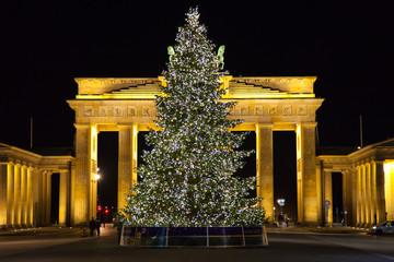 Berlin Brandenburger Tor in Weihnachtsstimmung mit prächtigem © Ananda