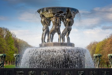 Fountain in The Vigeland Park Oslo - obrazy, fototapety, plakaty