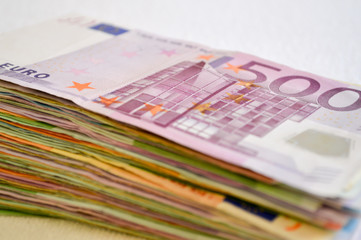 Bargeld, Geldscheine für Investition, Darlehen oder Geldanlage mit Negativzinsen