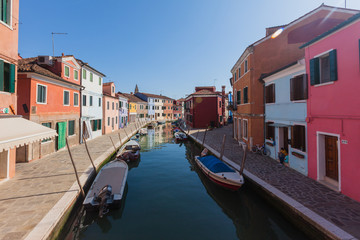 Fototapeta na wymiar Colourfully painted houses on Burano, Venice, Italy.