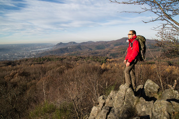 Junger Wanderer, Mann, Leyberg Gipfel, Westerwald, Südblick, Herbst; Young hiker, man, mountain...