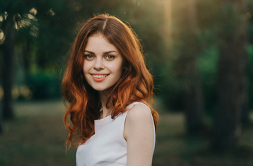Naklejka premium Young woman walking in the park 