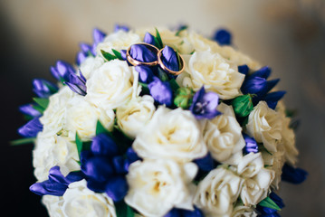 bridal bouquet with wedding rings