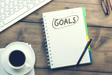 goals word on notepad and keyboard