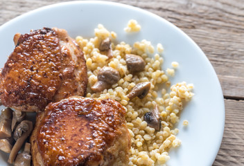 Spicy chicken with bulgur and mushrooms