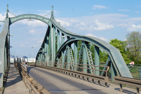 Brücke im Hafen von Krefeld