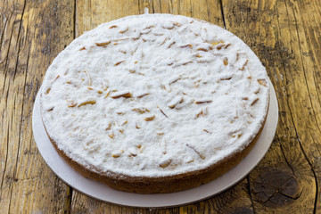 Cream cake with pine nuts