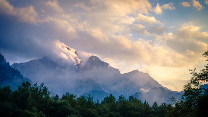 Montagne con nuvole in Austria