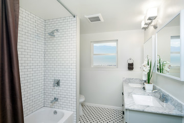 Fototapeta na wymiar Beautiful Bathroom in white with shower curtain.