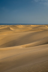 Fototapeta na wymiar Stunning sand dunes of Maspalomas