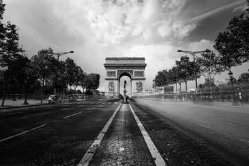 Obraz premium Triumphal arch. Paris. France. View Place Charles de Gaulle. Famous touristic architecture landmark in summer night. Napoleon victory monument. Symbol of french glory. World historical heritage. Toned