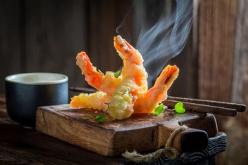Foto op Plexiglas Delicious shrimp in tempura with sweet and sour sauce © shaiith