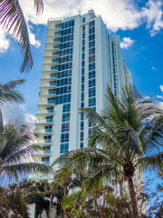 Fototapeta na wymiar Tall building at tropical resort