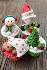 christmas theme cup cake on wooden background