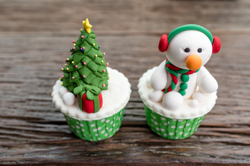 christmas theme cup cake on wooden background