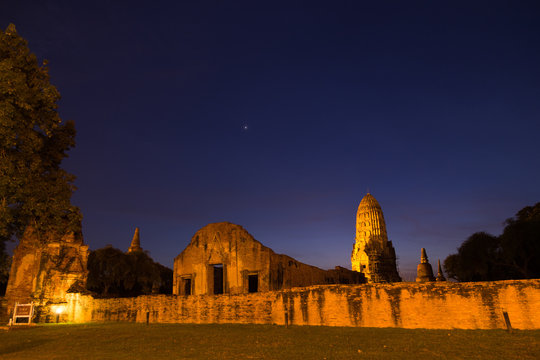 Twilight at Wat Ratcha Burana with Venus