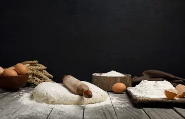 Foto op Plexiglas Dough with wooden rolling pin, flour and eggs © kucherav
