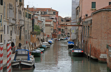 Fototapeta na wymiar the narrow water canal in Venice