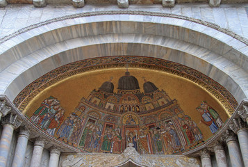 Fototapeta premium mosaic placed over the entrance of the St. Mark Basilica